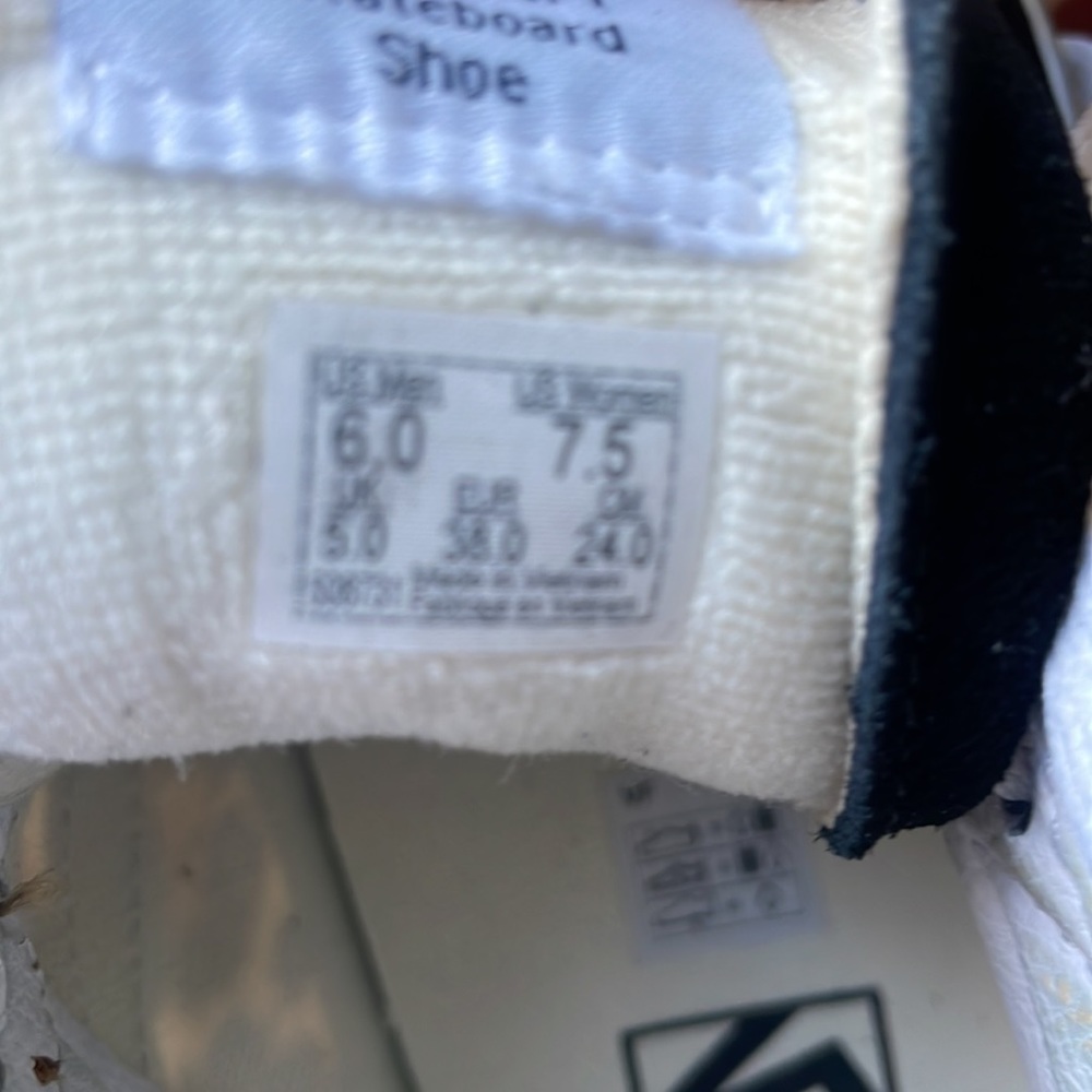 Super cool high top Vans - Picture 5 of 5